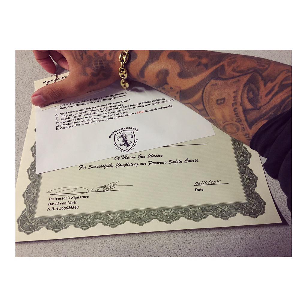 TheSwaggManTV's tweet image. OBTENTION DU DIPLÔME POUR MON PERMIS DU PORT D'ARME ✔️🔫🔞🇺🇸😎 DIT MOI MAZEL TOV BRO