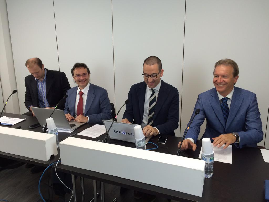 BernabeiMonica's tweet photo. Un Datacenter a misura Di PMI. H12 con @digital4 @ciscoitalia @lucabismondo @AlbertoZanonNgs http://t.co/ObFi66dFIO http://t.co/PmJ4eB64Pn