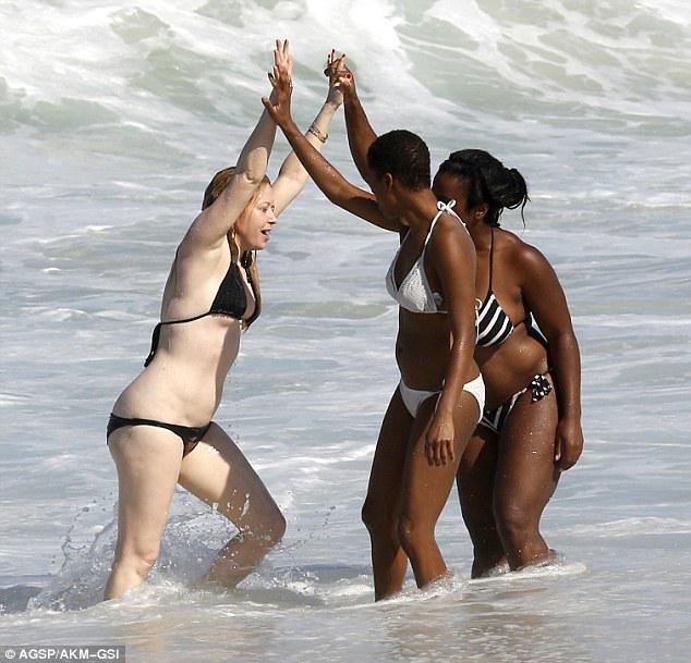 Natasha Lyonne Samira Wiley Uzo Aduba : Beach black Natasha Lyonne Samira W...