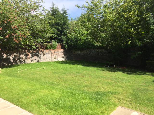 NewlandsHey's tweet photo. Newlands Hey is a grade 2 listed building in Huyton Village, but you wouldn't know it when stood in the garden http://t.co/GS6eSlqySP