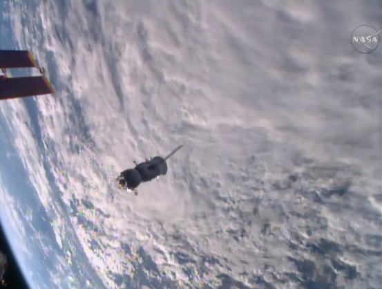 NASA's tweet photo. .@AstroTerry @AstroSamantha &amp; @AntonAstrey left @Space_Station at 6:20amET/10:20 UTC. Watch: http://t.co/KX5g7yYnYG http://t.co/asOo6q7ISp