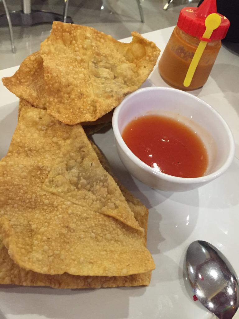 Ah senangnya bisa menikmati pangsit goreng lagi! 😋
