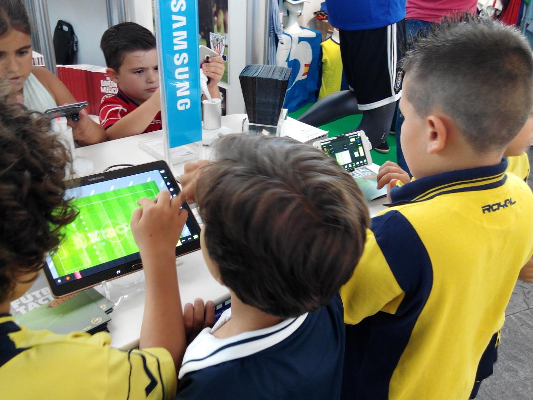 RFAF's tweet photo. Comienza la Feria del Fútbol #Futboland15 @fibesevilla Actividad paralela #CMERFAF15 http://t.co/Oc6ueheEyu