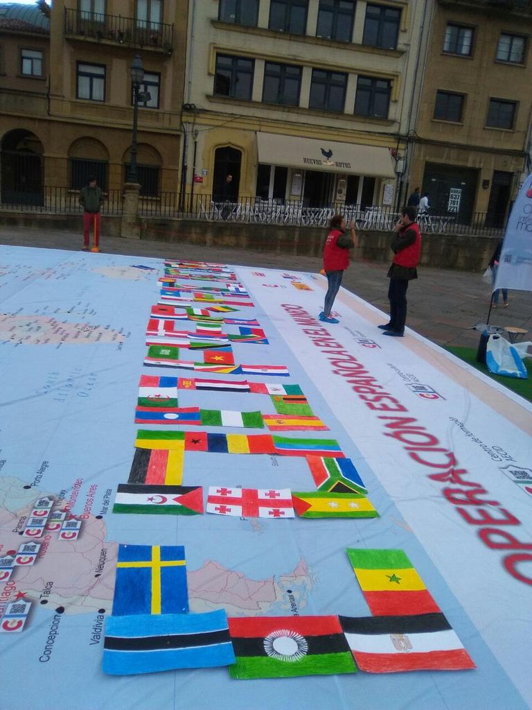 giant_words's tweet photo. #Oviedo city writes cooperation by using all flags of the world @cooperacionEsp  #eyd2015 #somoscooperacion @AECID_es http://t.co/GFD5pt6jJH