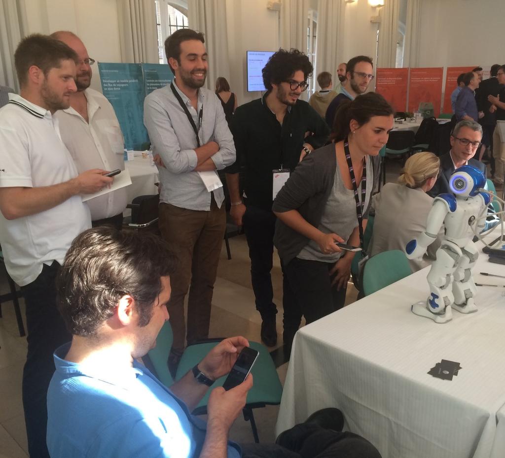 HoomanoCompany's tweet photo. En démo avec @NaoRobot pour le recueil de la satisfaction client au #SncfChallenge ! #futurenseine http://t.co/CAbcrpxDDI