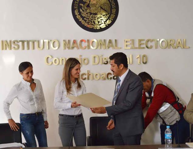 michangoonga's tweet photo. Ratifica INE A Daniela De Los Santos Como Diputada Federal Por El Distrito 10 http://t.co/mFSLxlGKTR http://t.co/hnrV70u26d