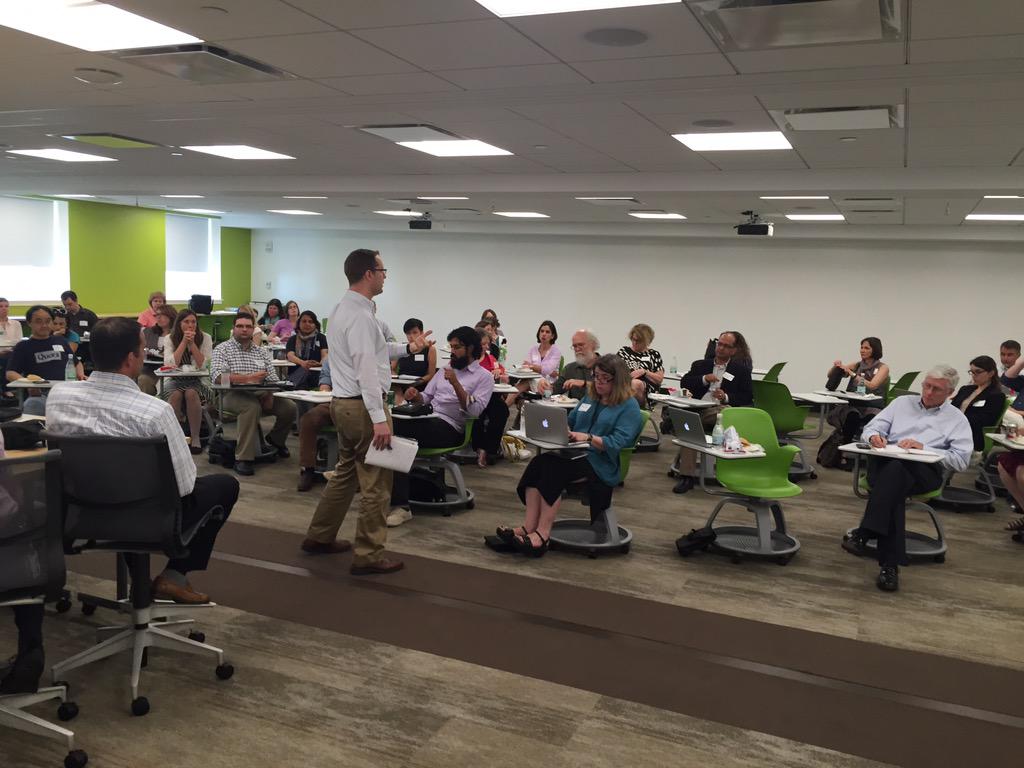 hennif's tweet photo. Kan vi få sånne undervisningsrom på nye @ntnu også, @beritkjeldstad? Pliis? MT @HarvardHILT #HarvardLearningSpaces http://t.co/w80JLAl9lD
