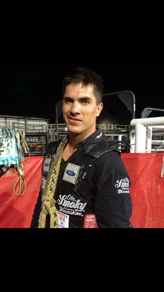 tappedoff4life's tweet photo. @MikeLeePBR @danalovelee Happy Birthday Mike hope it's a great one! #tappedoff4life #rollmodel #cowboymentality http://t.co/wP4mgM6Jpj