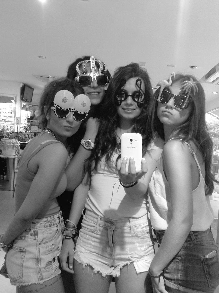 YolandaClein's tweet photo. No hay maneraa @15Mahe  @BeaOlivarescr  @AroaBrp http://t.co/emBwcyBjfL