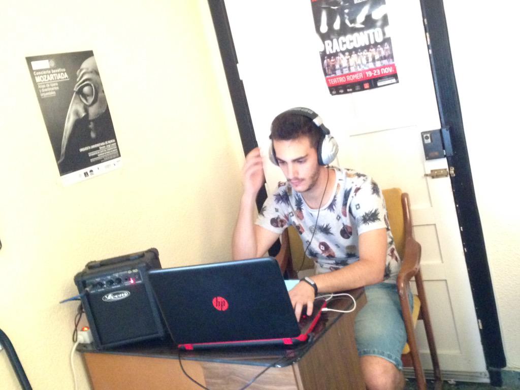 AnabelPerez17's tweet photo. @Cristinaba93 @JuanPedroPercu @mariamoli92 @danimartinezmacia fiesta Roses Dani in session http://t.co/FQk8QPY1v3
