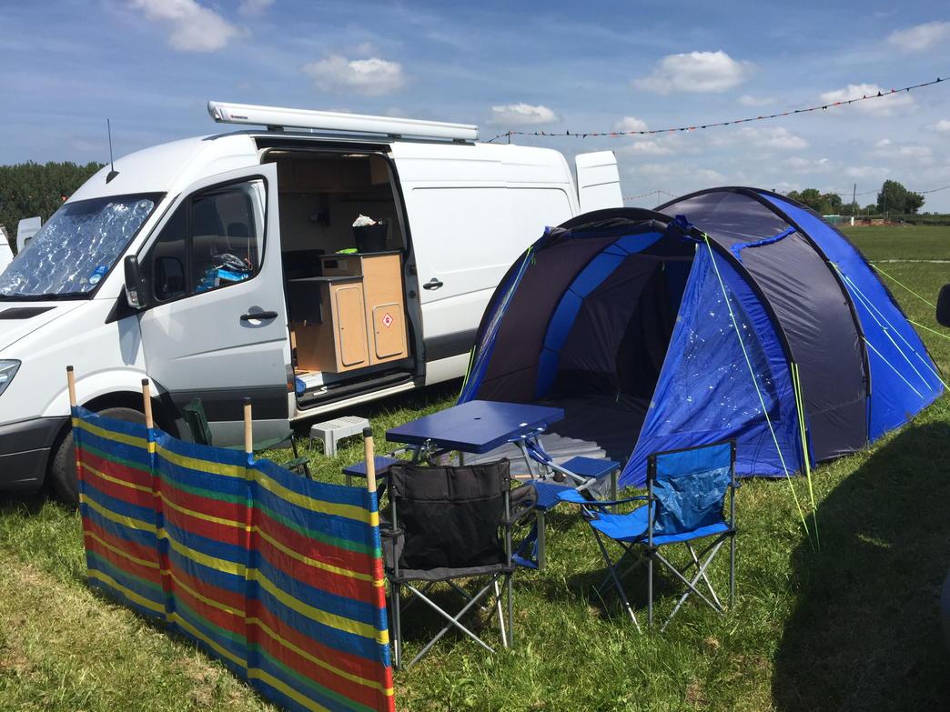 chrisfox66's tweet photo. Home for the next 4 nights @DownloadFest #BaseCampAlpha 🎸🍻👍🏻 http://t.co/01uq8xPd2o