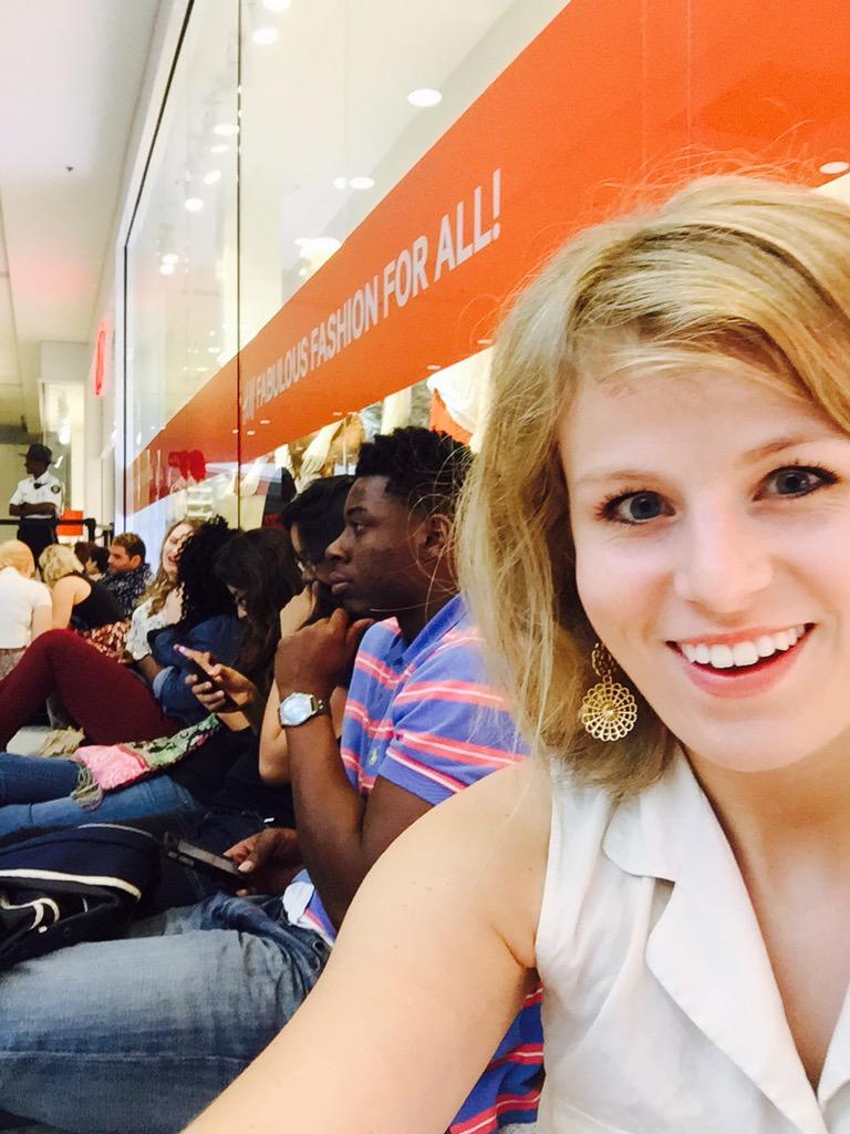 ashmo_7's tweet photo. The happiest place on Earth.  @BelledeCouture #HMLovesGainesville http://t.co/geAIpJqmdj