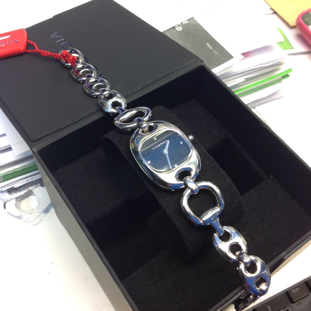 GlassServi's tweet photo. Reloj con grabado dedicatoria para una profe!! http://t.co/NwMTRry47e