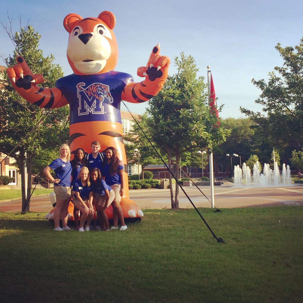 MEMbound's tweet photo. #SquadGoals #OG15 can't wait to see you at #UMNSO15 today!! 💙🐯☀️ http://t.co/0gSkQcbLA8