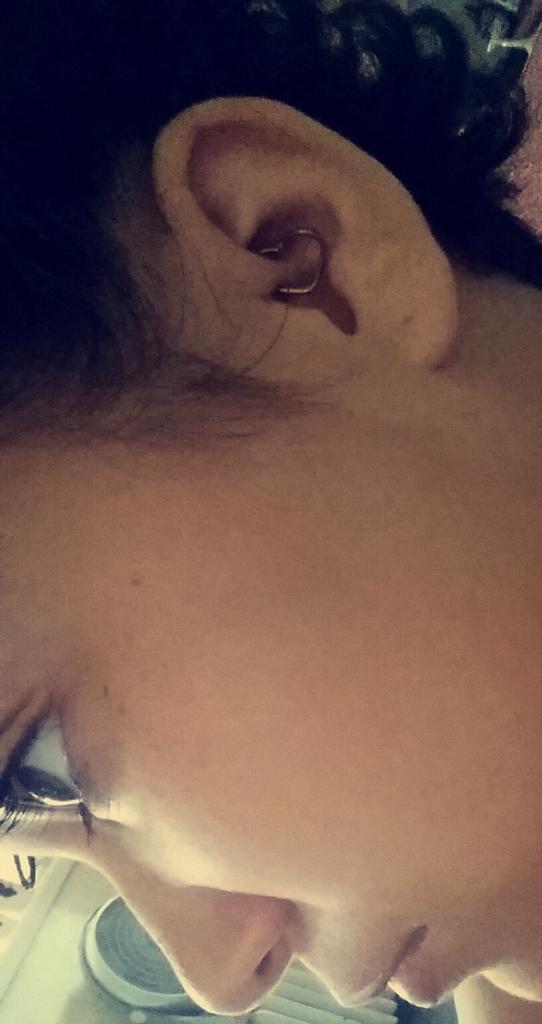 mama_dukeees's tweet photo. Finally got the daith piercing I've been wanting since like September lmao. #Daith #EarHeart #CurlyHair #PointyEar ππ http://t.co/atuIDIxvFX
