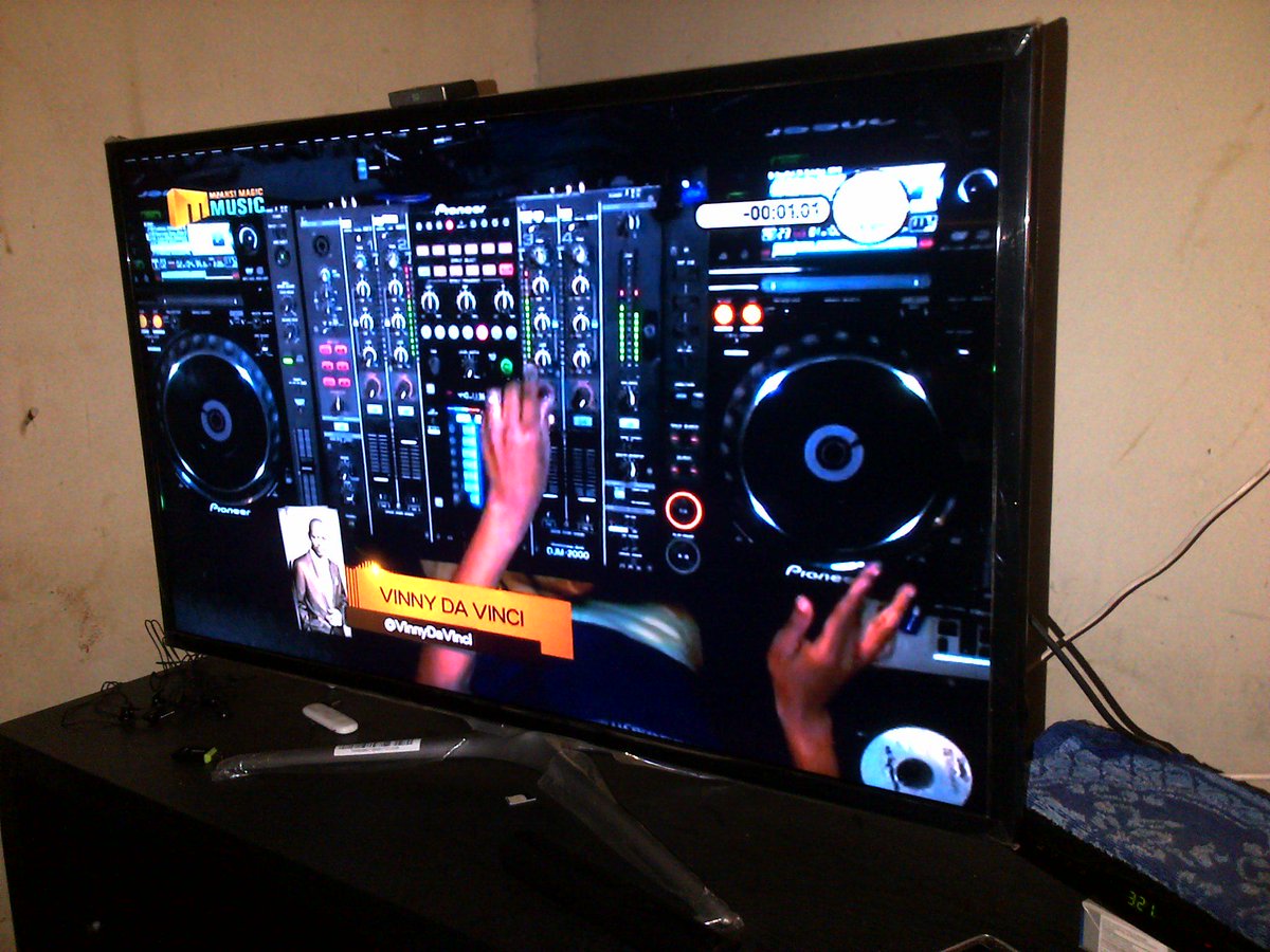 neshMBF's tweet image. @VinnyDaVinci #Vinny'sHouse 01/01/15 #backdays #loveMUSIC