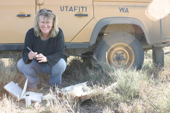 SarahMDurant's tweet image. Nothing like a sample tube full of cheetah poop to make you #distractinglysexy