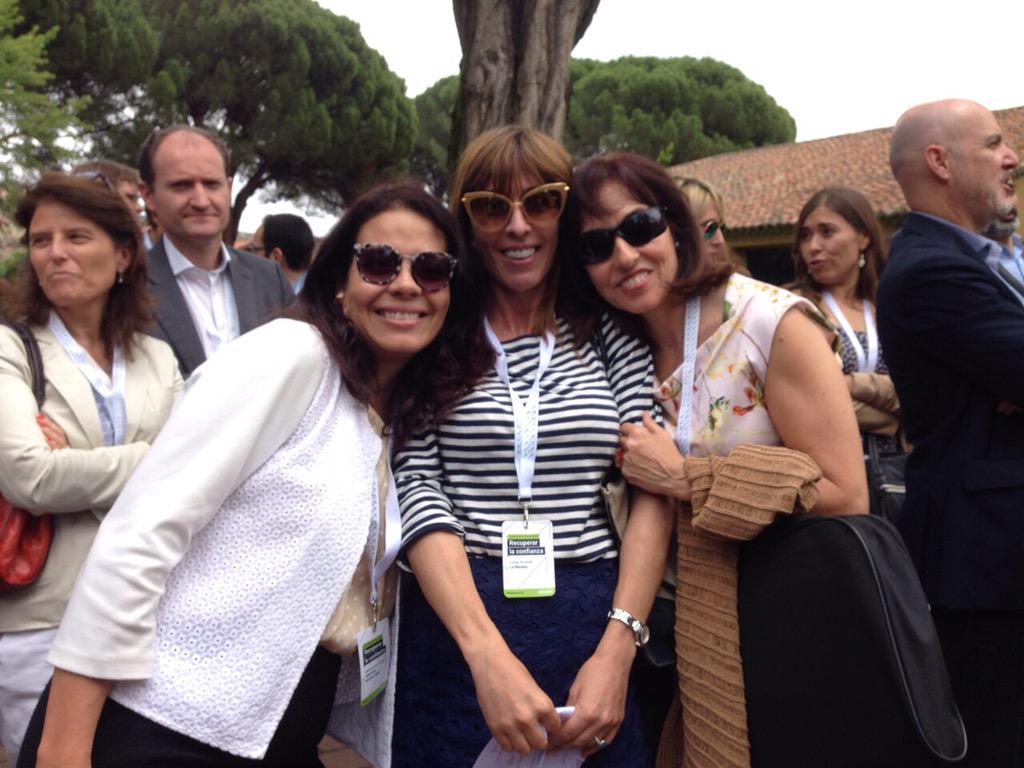 lalcaldeg's tweet photo. #CDircom15 momentos antes de la foto de grupo con @mildredlaya y @mtascon http://t.co/BTQcSVyLQO