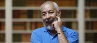 inf_cultura's tweet photo. Leonardo Padura, el retratista de la Cuba contemporánea http://t.co/p3j4Kt4TKn http://t.co/PIOHBhl6kx