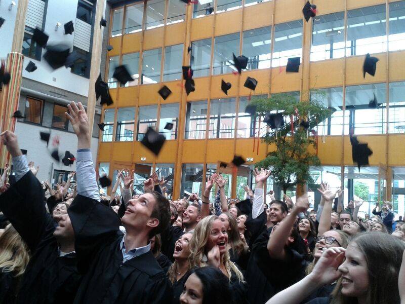 AvansHogeschool's tweet photo. Voor alle eindexamenkandidaten die vandaag geslaagd zijn. Gefeliciteerd! #Avans #Geslaagd #Gefeliciteerd http://t.co/VThKi4SOwt