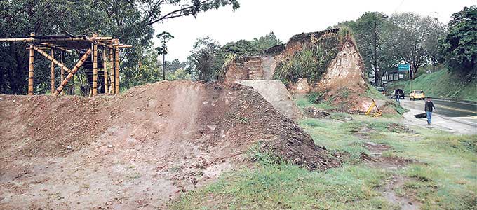 eldiariopereira's tweet photo. A la intemperie se encuentra el lote ubicado en la comuna Boston de Pereira. http://t.co/egd5VQrse6 http://t.co/JhpVK6G26M