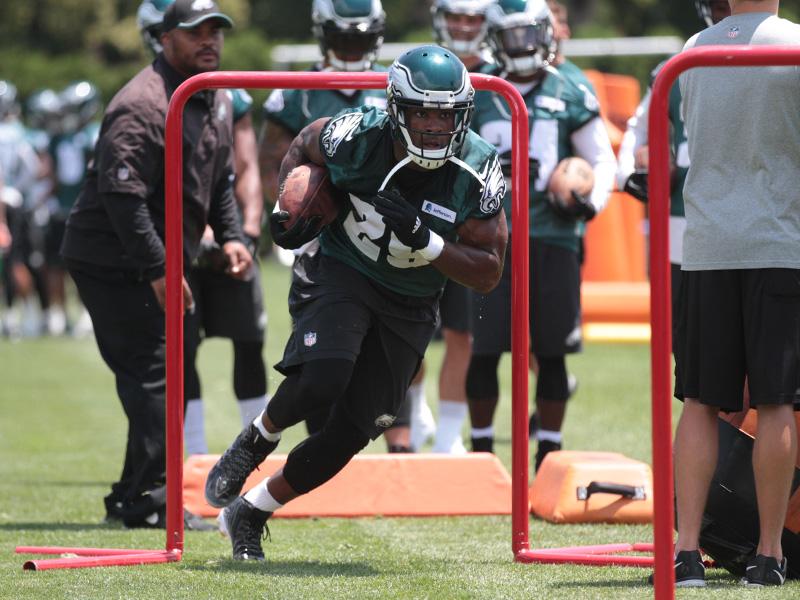 Eagles's tweet photo. "The Dallas OL is good. We're just better. We're going to make sure he gets his yards." http://t.co/Hpwej7e7b6 http://t.co/ODpFiaNKMW