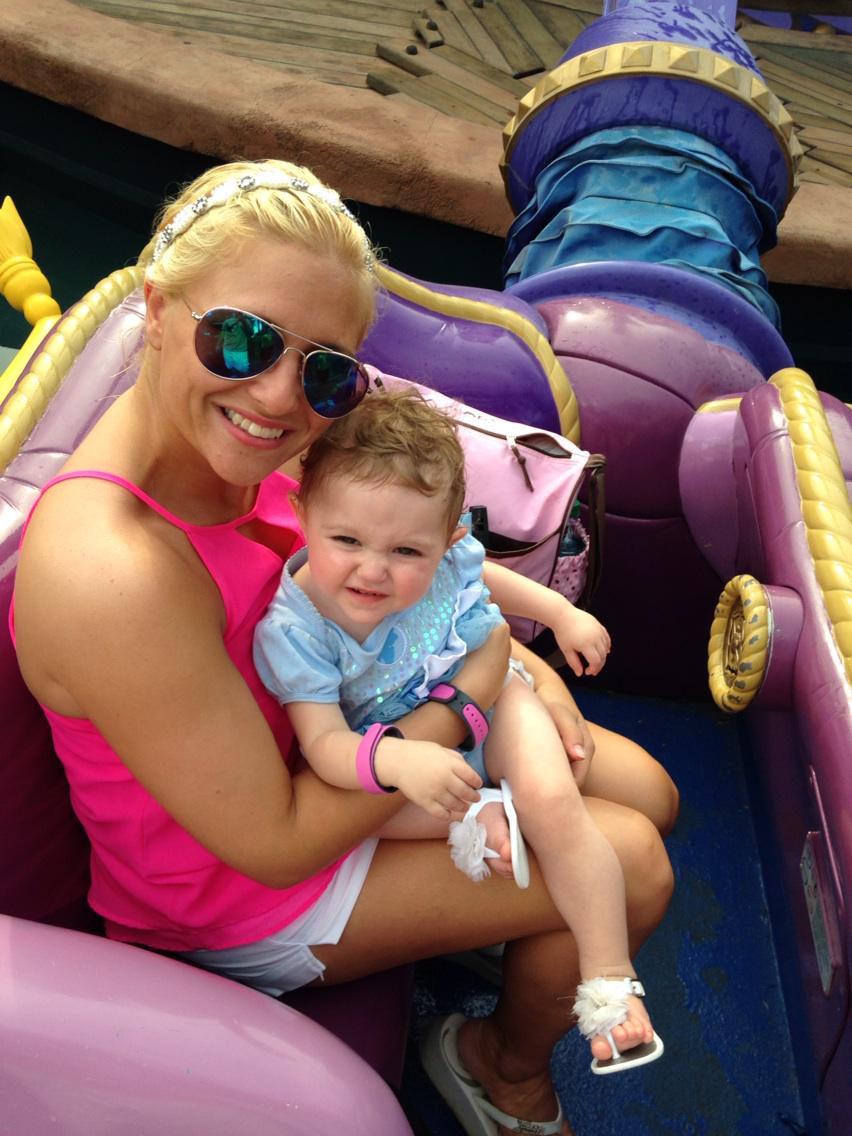 papasgirl03's tweet photo. Magic carpet ride @WaltDisneyWorld #shelovesithere http://t.co/d0BabY0UY1
