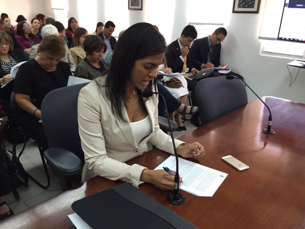 CamaraConPR's tweet photo. Lcda. Lasille Guillen de OGP explica que el #PC2479 resulta a tenor con la política pública de la administración. http://t.co/DFnSRu2V8n