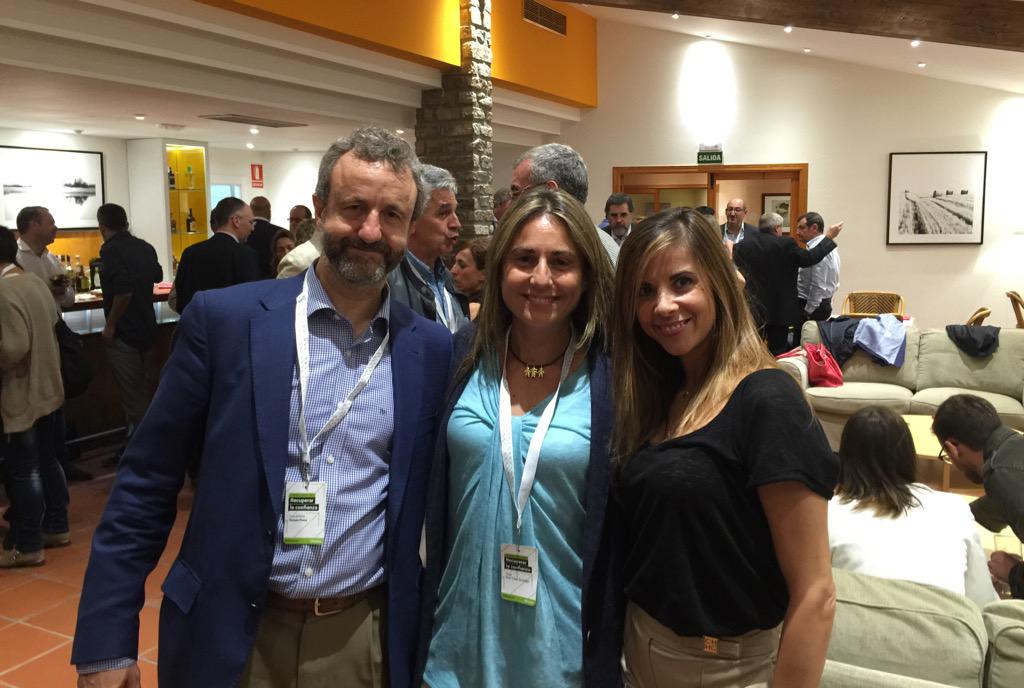 tesadiazfaes's tweet photo. Reencuentro de ex del Departamento de Comunicación de Europa Press, 16 años después. En #CDircom15 @DircomSpain http://t.co/9LLgqiG2O8