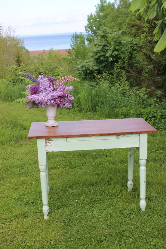 Just love this as a signing table! Also great for cakes and guest books!