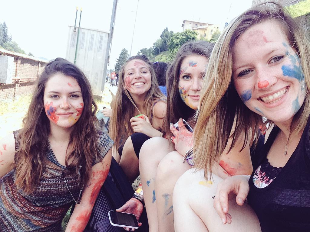 Giadi84157142's tweet photo. Tutte insieme 💕 http://t.co/YnpZ5sU24j