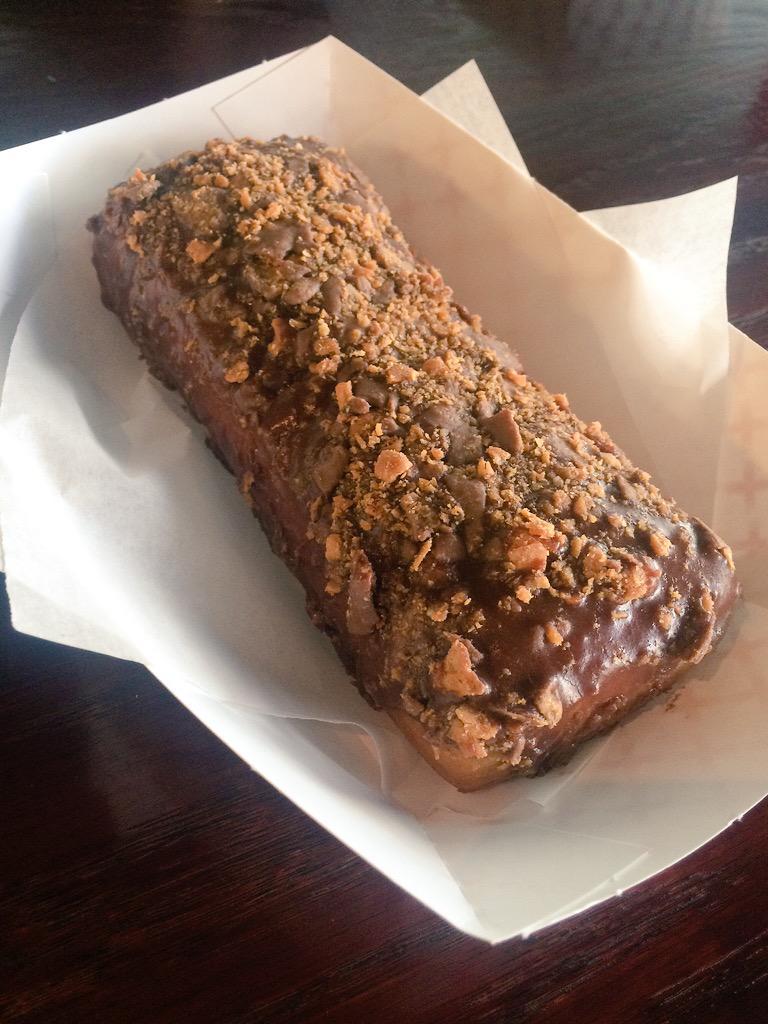 tori_rose6's tweet image. Bart Simpson Bar 😍🍩 #gurudonuts