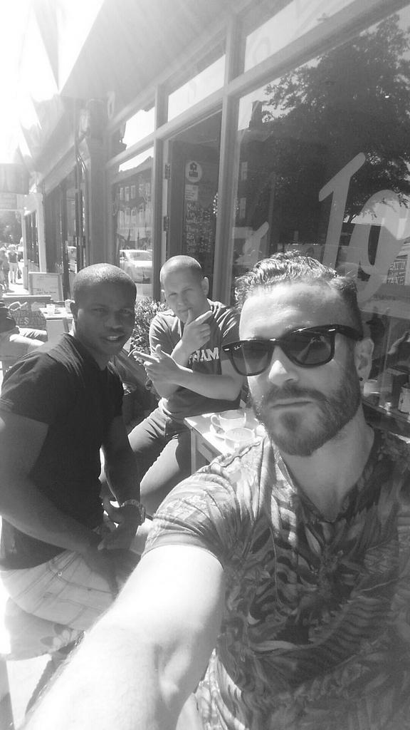 the_overtones's tweet photo. Chilled summer vibes on our day off @DeliJojos with @Maxlette @DJWoody01 looking forward to the bbq later 😛😎 D x http://t.co/BbbiuE4kwh