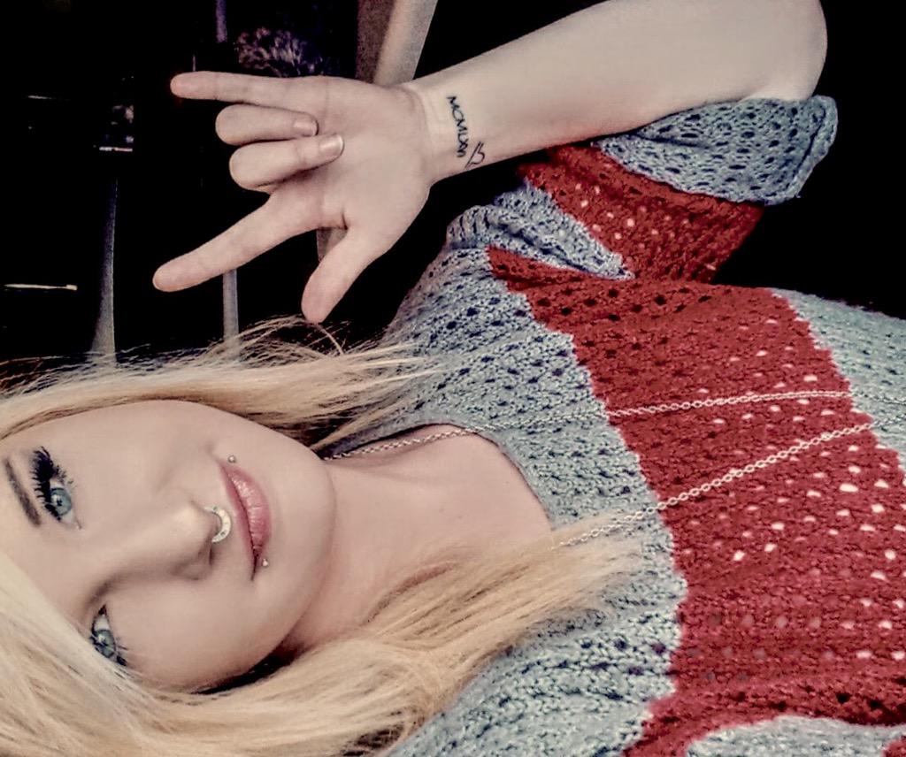 KylaCurbstomp's tweet image. #DoItLikeItsLegal #NowFollowingback  #MakeMeFamous