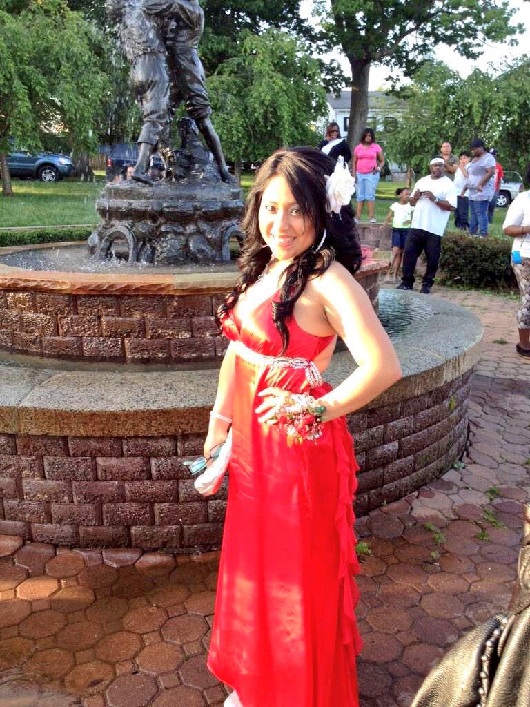 EyOMunchkinx3's tweet image. #TBT #Prom2012 😭 #EASTSIDE #lol