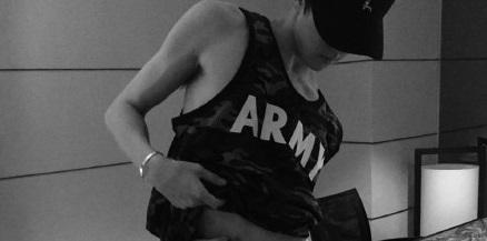 Koreaboo's tweet photo. [★TRENDING] EXO’s Sehun shows off his abs while attempting latest viral trend -- http://t.co/0SrExmxDMX http://t.co/3KPrpU7OLK