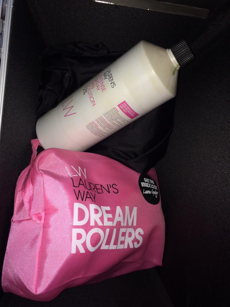 Beautyluxexox's tweet photo. Work essentials!! ππ½@Laurens_Way #DREAMROLLERS #SprayTan Big hair & sun kissed tans!! #beautyluxe http://t.co/VSJxqTp2tI