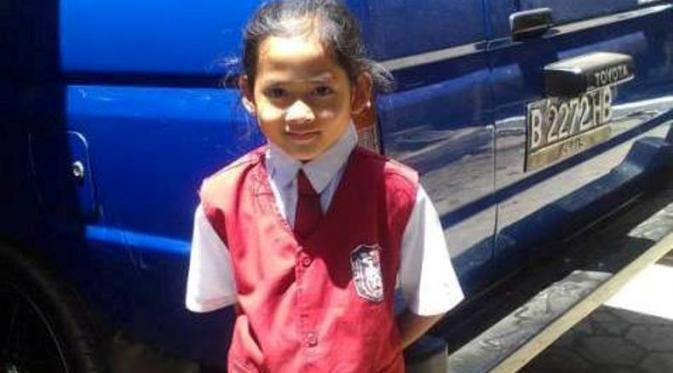 AsihAzhery's tweet photo. Allah lebih menginginkanmu di surga, Angeline ... Tempat yg akan membahagiakanmu ... Masya Allah :'( http://t.co/EQhwSragOO