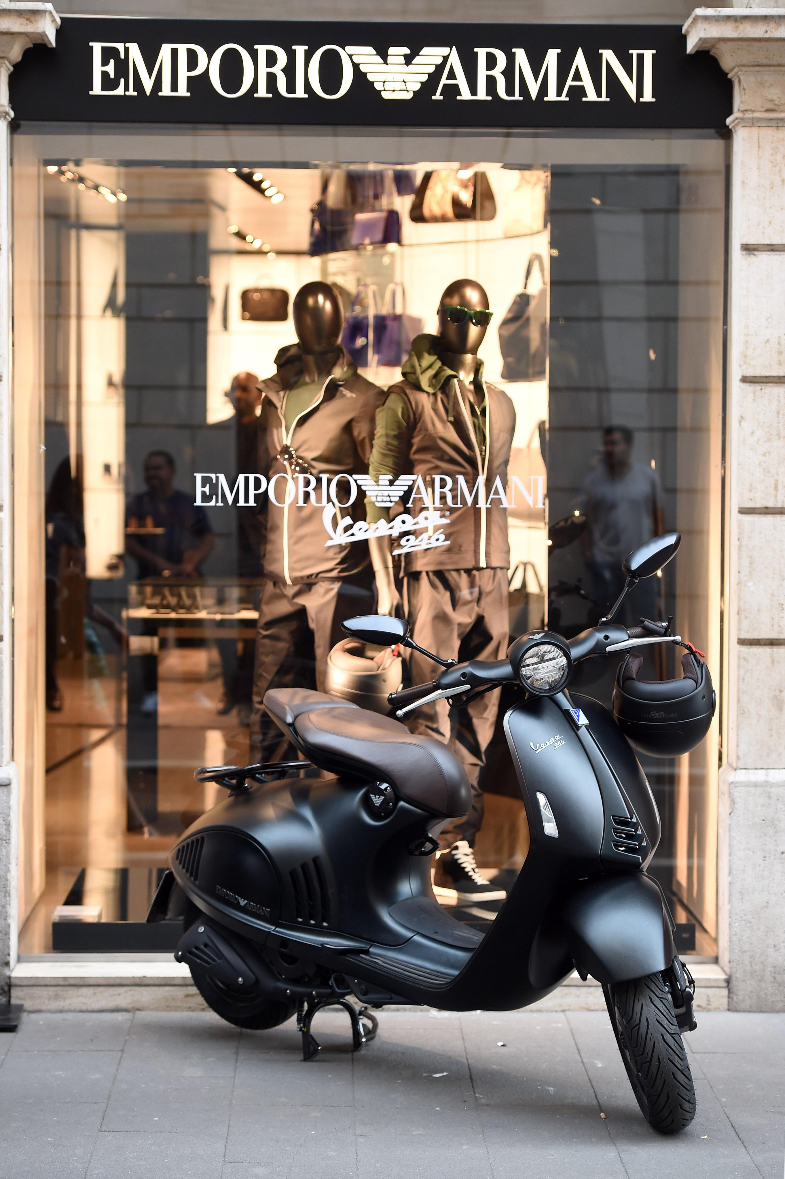 Emporio Armani - Vespa 946 Roma Event 