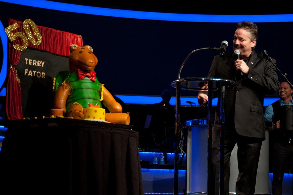 Happy 50th Birthday to Terry Fator !! He got a Winston shaped cake to celebrate (pic Cashman Photo) A must see show! 