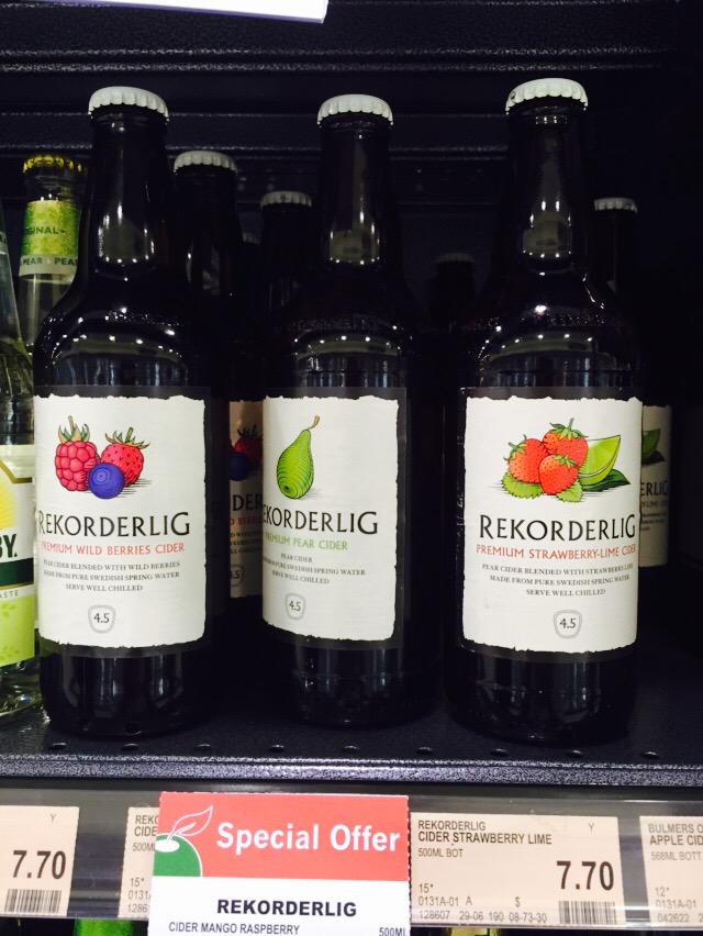_creamyy's tweet photo. Bff said there is no more reason for me to go back aus now that I've found my favorite cider in sg :3 http://t.co/KuuVqNePvU