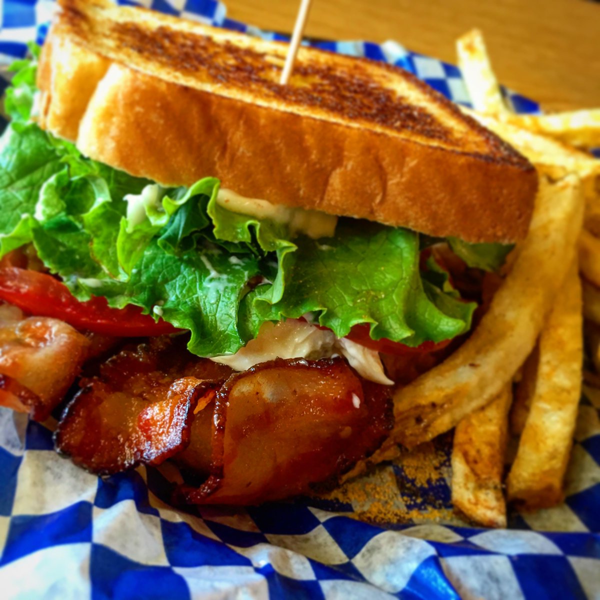 BurgersandBlues's tweet photo. You can never go wrong with bacon for lunch. Especially when it's a BnB BLT! http://t.co/iKjU7A4f2C