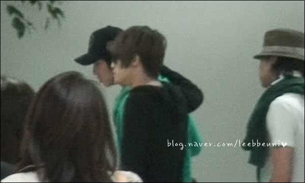 <a href="/TonnamYJ/">YJ Romance ♥</a> ชอบโมเม้นเดินด้วยกัน กอดและจับมือค่ะ ยุนตัวใหญ่กับแจตัวน้อยเหมือนแจจุงจะมียุนโฮเป็นหลักไว้คอยพักพิงตลอดเวลา