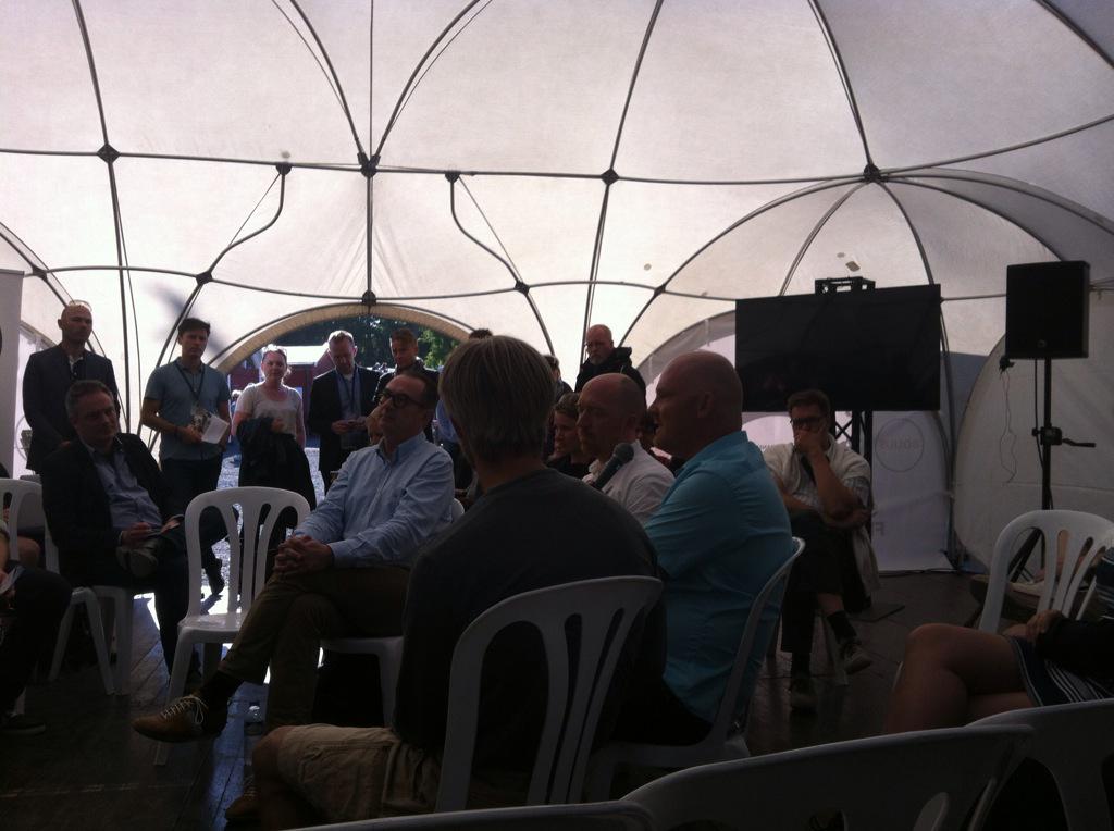 MajaYhde's tweet photo. Debat om den intelligente by? det handler om bæredygtighed, samarbejde & borgere #CPHSolutionslab @DK2050_DAC #fmdk15 http://t.co/YtMn28kMzc