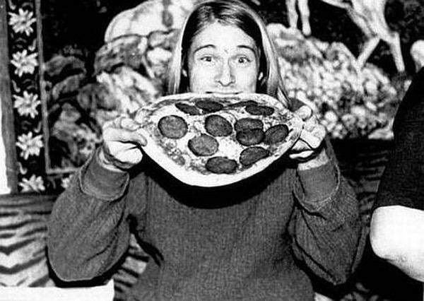 MagnaCollider15's tweet photo. Kurt's excited for #SoakedInBleach! Nothing better than a big ol' pizza to go along with the movie!🍕 #RememberingKurt http://t.co/P6omoBflBm