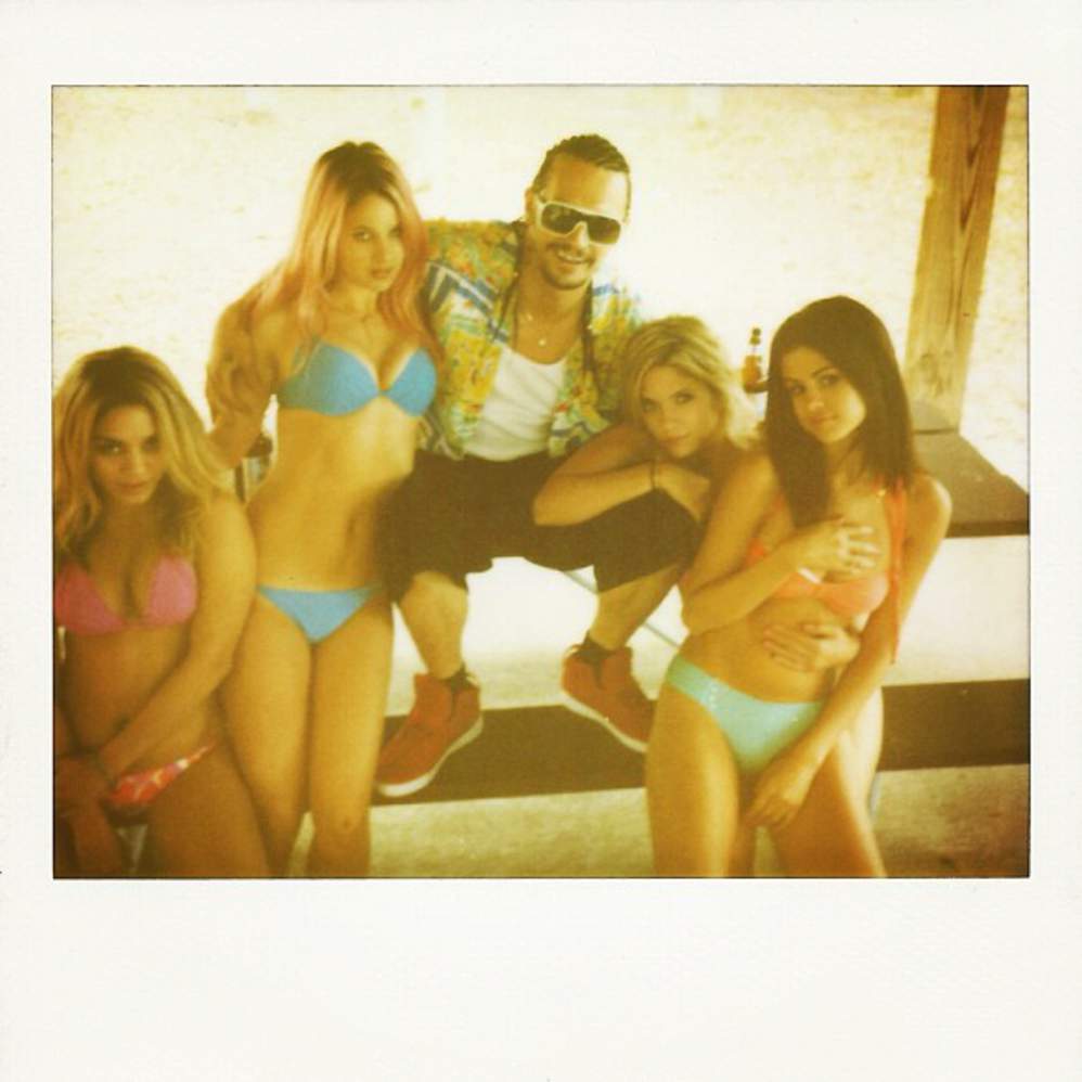 springbreakers's tweet image. spring breakers chickies w/ alien #tbt