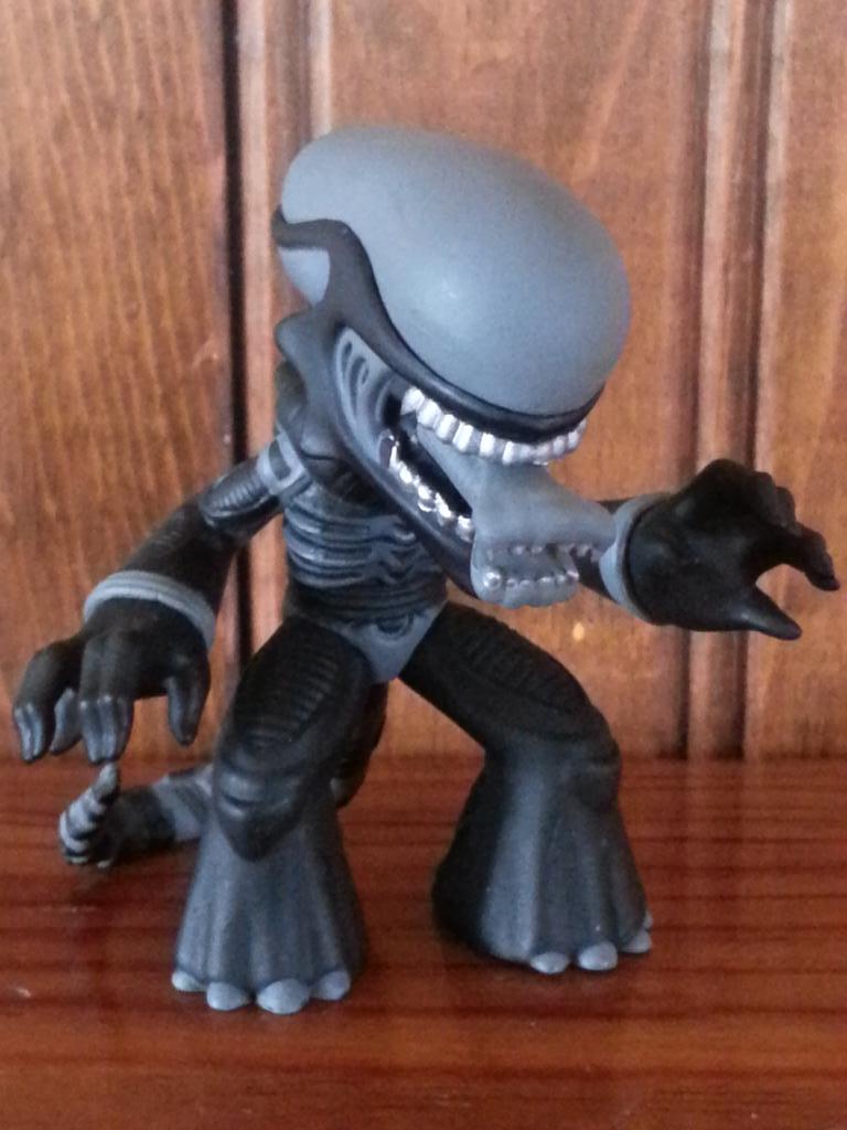 clownshoespoet's tweet photo. Lookit! @OriginalFunko #ScienceFiction #MysteryMinis #XenomorphAlien! #Toys! http://t.co/TtFgC6HNVp