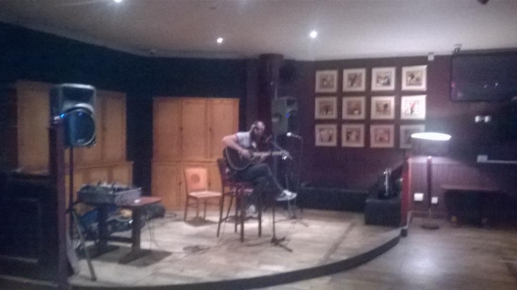 IrvineAcoustic's tweet photo. @LeeMcGilvray unreal talent, playing @kingtuts this Saturday night, head along http://t.co/oywEiE8Obg