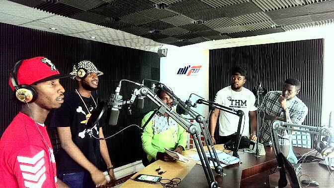 negawear2's tweet image. Yesterday on radio! #ellFM @THM_Music_ @AfterfuturKing @RoddyWeezy #Eddy #DjOxy #Me