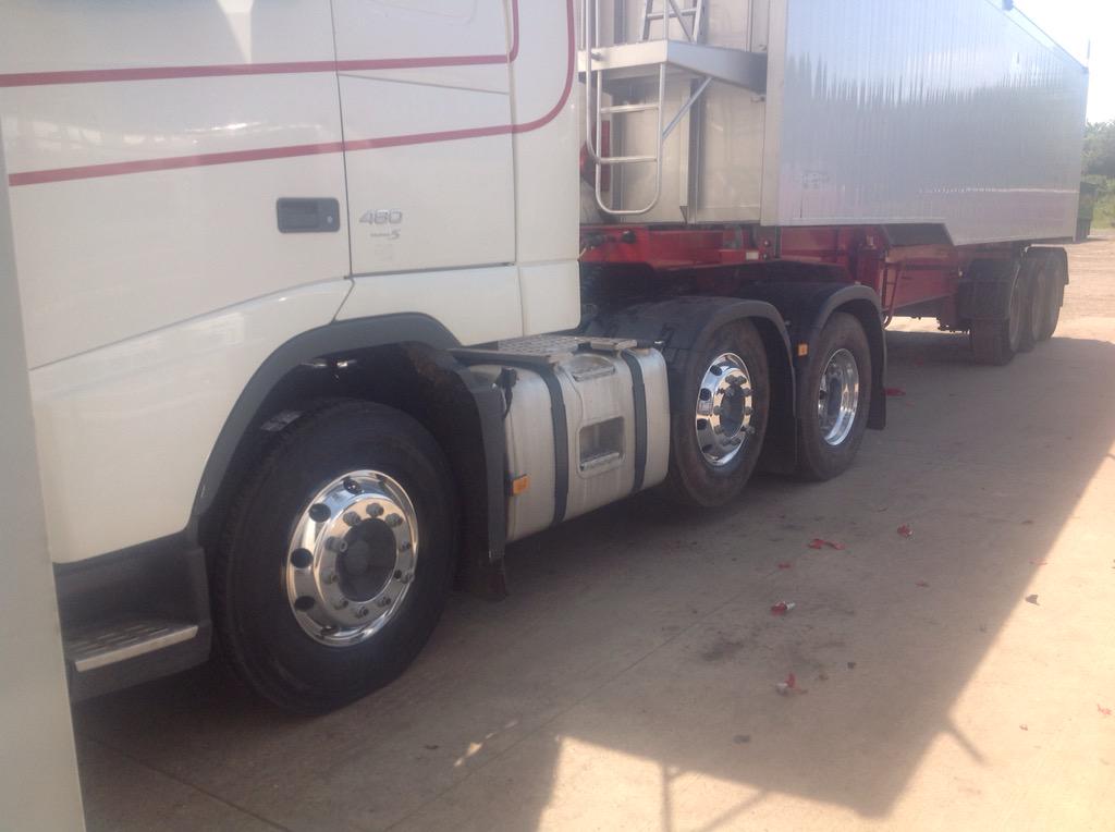smhtyres's tweet photo. Nice day for fitting nice wheels http://t.co/5ju3bqHHBO